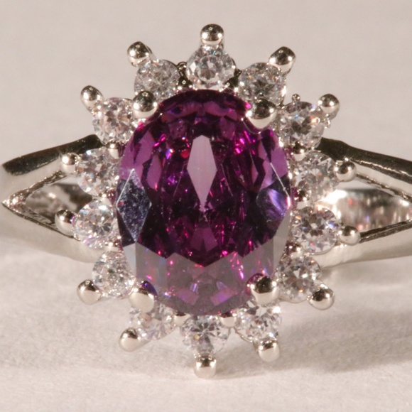 Fashion Ring - Multiple Sizes - Picture 2 of 5